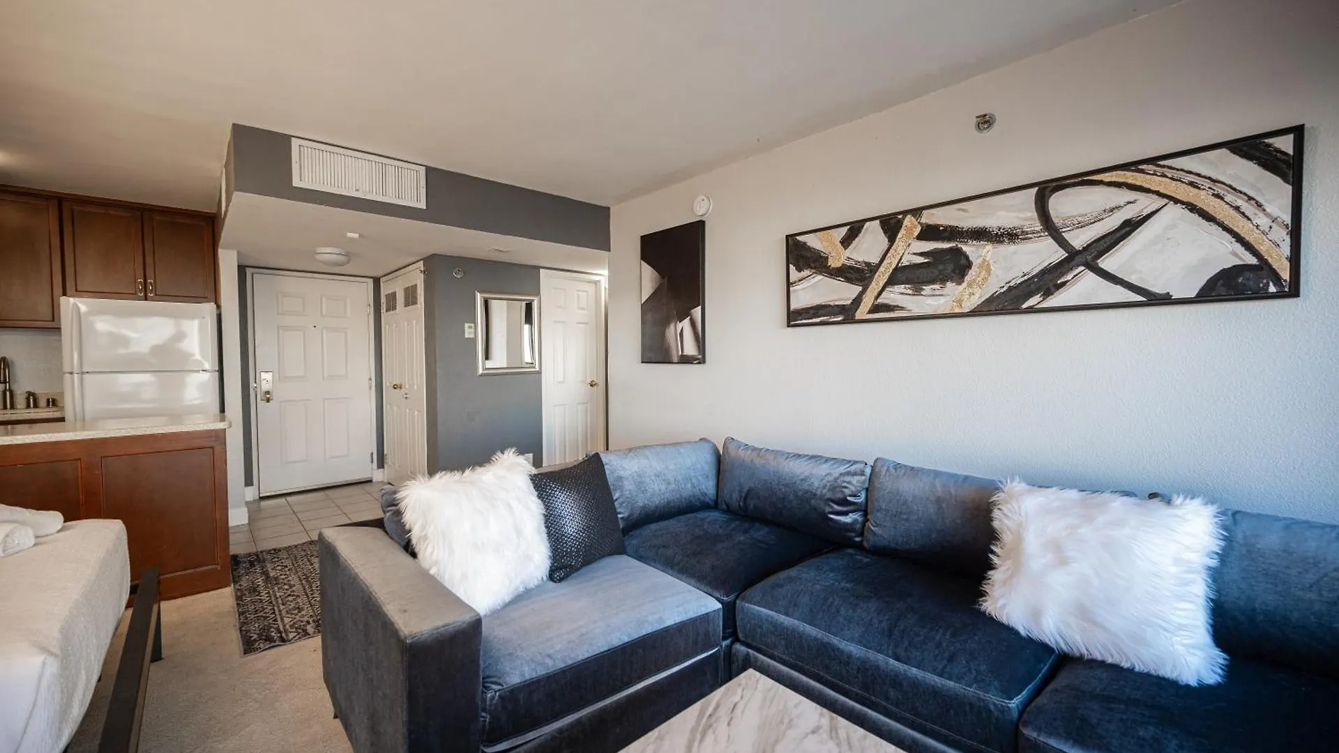 شقة Iconic Vegas Views - 6 Comfy Beds, No Resort Fees, Center Strip! لاس فيغاس الولايات المتحدة الأمريكية